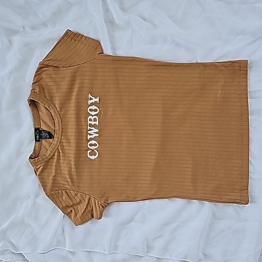 Like New Cowboy Embroiderd Ribbed Crew Neck TShirt